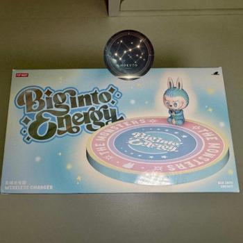 Figura Popmart Labubu Big Into Energy auténtica con base de carga inalámbrica - NUEVA